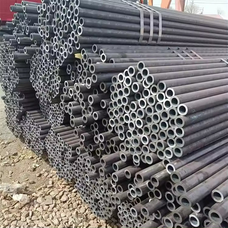 Tubo di acciaio al carbonio ad alta pressione St37 St52 A106b Tubo di acciaio al carbonio senza saldatura per petrolio e gas